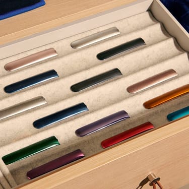 Ploom AURA front panels with Jet Black and other color options.